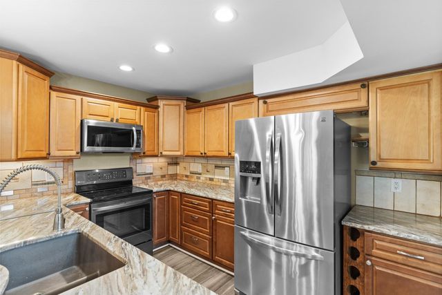 800 Egret Cir Apt 52, Little River, SC 29566