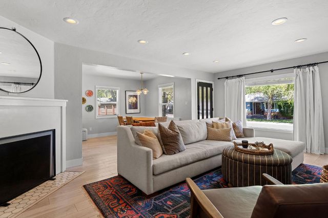 518 Fremont Way, Sacramento, CA 95818