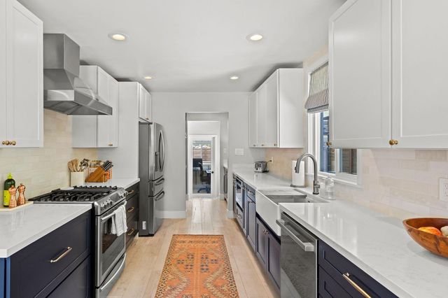 518 Fremont Way, Sacramento, CA 95818