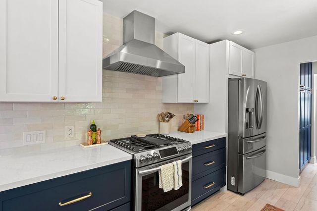 518 Fremont Way, Sacramento, CA 95818