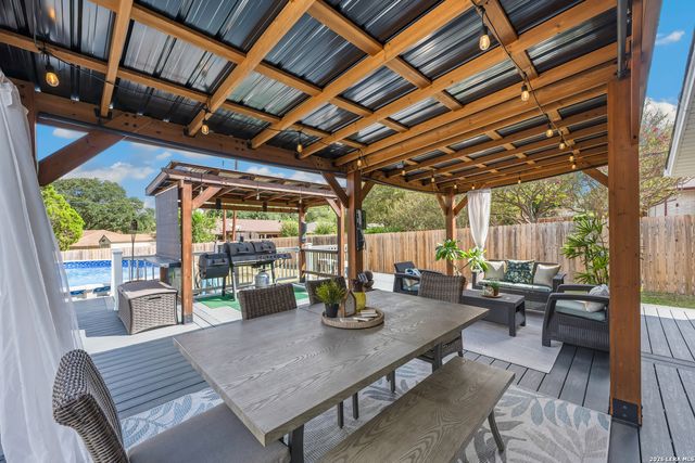 5907 WINTERHAVEN DR, Windcrest, TX 78239
