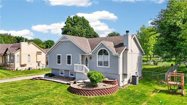 605 Oak Drive, Raymore, MO 64083