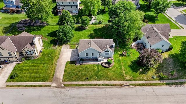 605 Oak Drive, Raymore, MO 64083