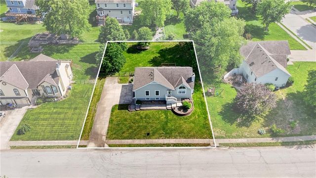 605 Oak Drive, Raymore, MO 64083