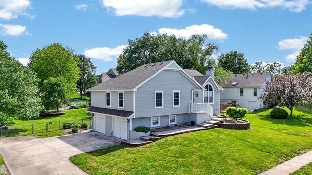 605 Oak Drive, Raymore, MO 64083