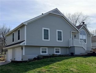 605 Oak Drive, Raymore, MO 64083