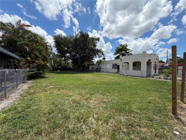 1376 NW 32nd St, Miami, FL 33142