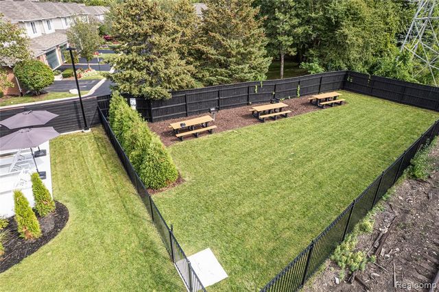 533 E Harrison Avenue 30, Royal Oak, MI 48067