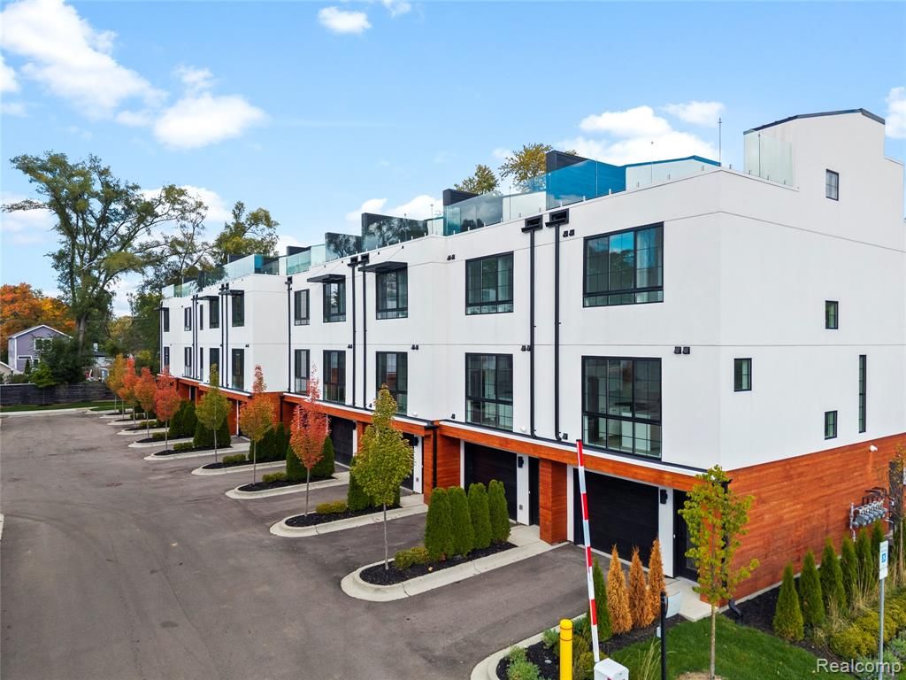 533 E Harrison Avenue 30, Royal Oak, MI 48067