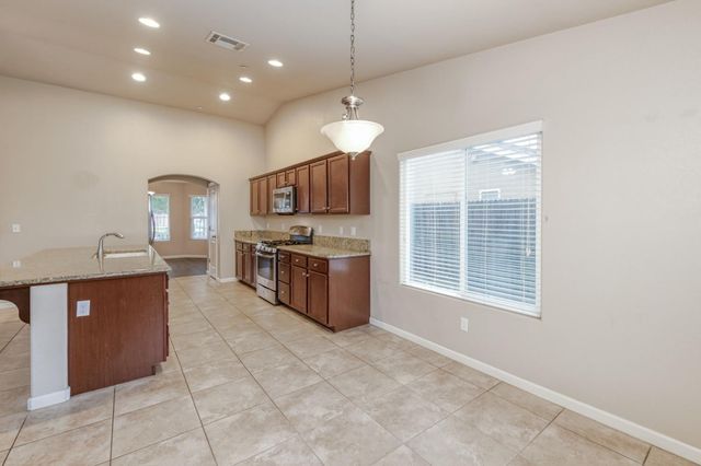 2719 Tamarack Avenue, Sanger, CA 93657