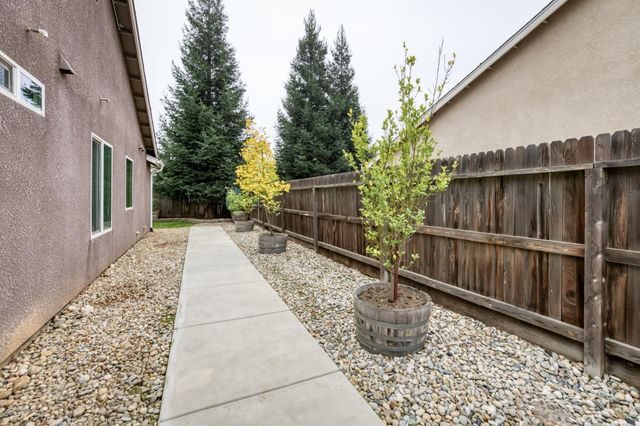 2719 Tamarack Avenue, Sanger, CA 93657