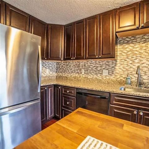 66 Girard Avenue 215, Newport, RI 02840