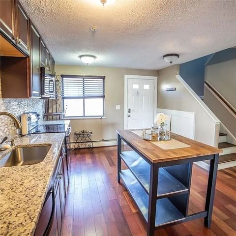 66 Girard Avenue 215, Newport, RI 02840