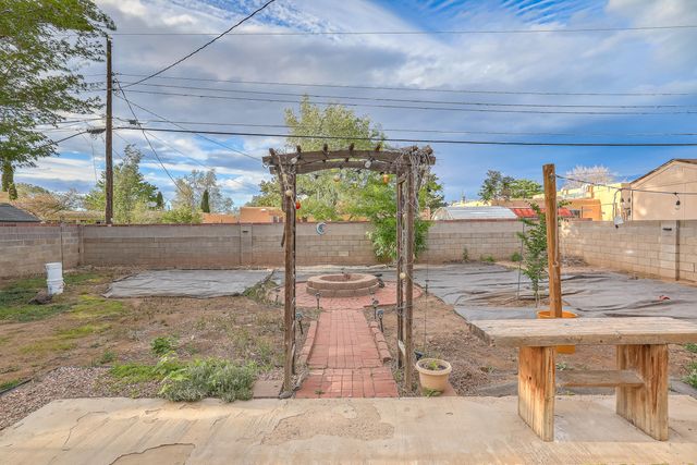 9723 Salem Road NE, Albuquerque, NM 87112