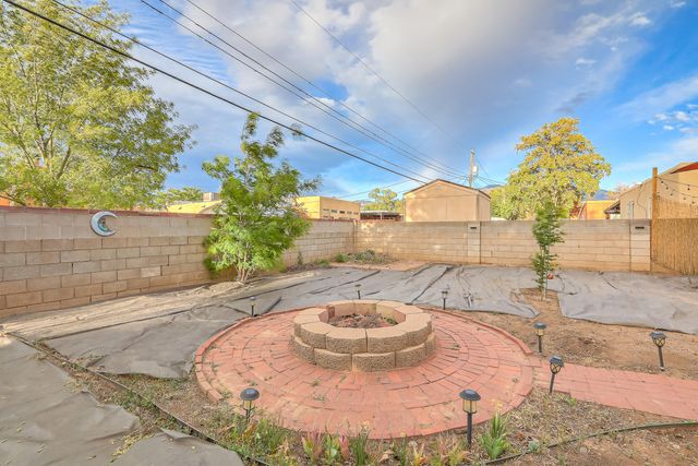 9723 Salem Road NE, Albuquerque, NM 87112