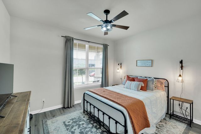 712 Ascot Court, Ennis, TX 75119
