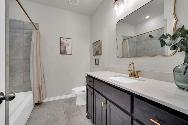 712 Ascot Court, Ennis, TX 75119