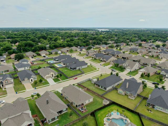 712 Ascot Court, Ennis, TX 75119