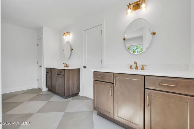 1 Barrington Court, Holmdel, NJ 07733
