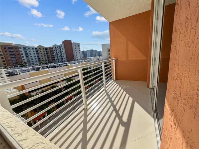 2775 NE 187th St 627, Miami, FL 33180