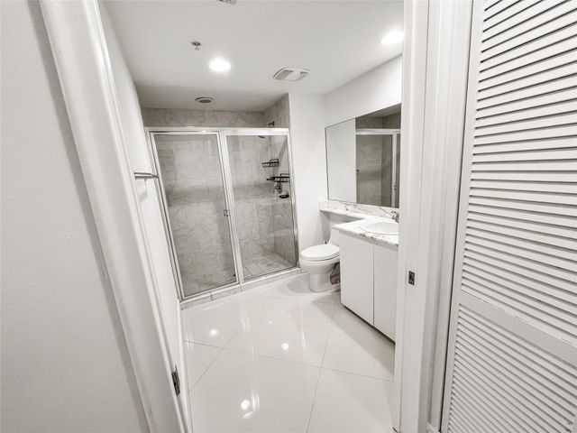 2775 NE 187th St 627, Miami, FL 33180