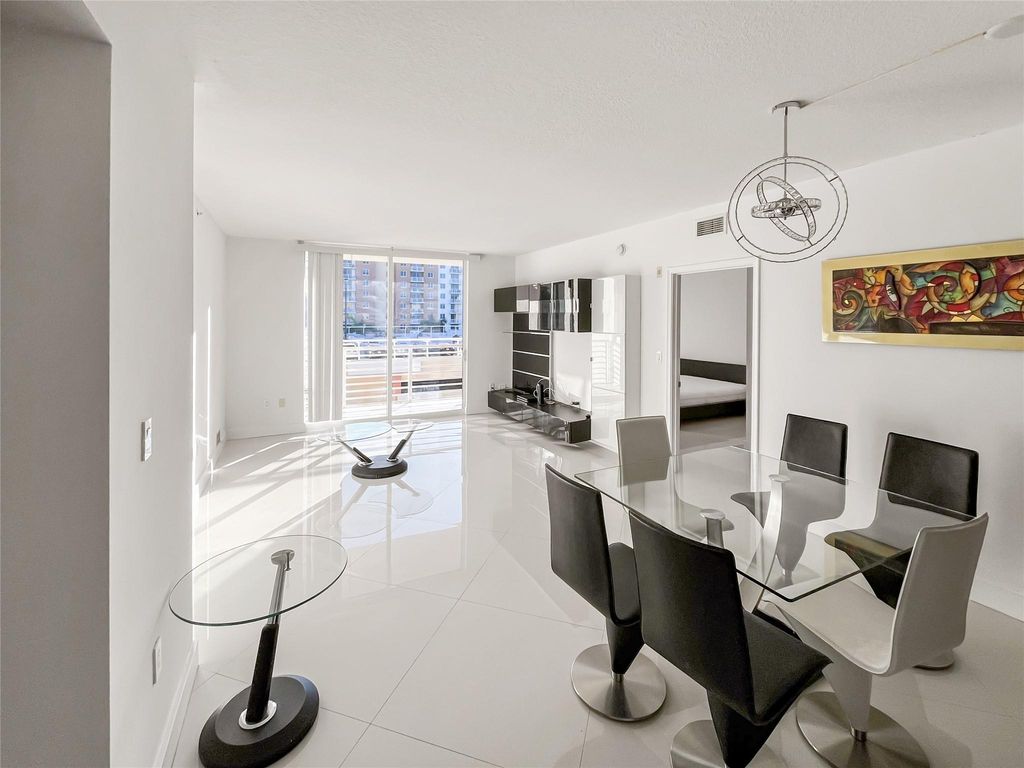 2775 NE 187th St 627, Miami, FL 33180