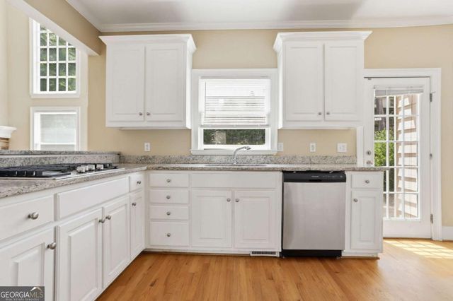 519 Emerald Lake Lane, Buford, GA 30518