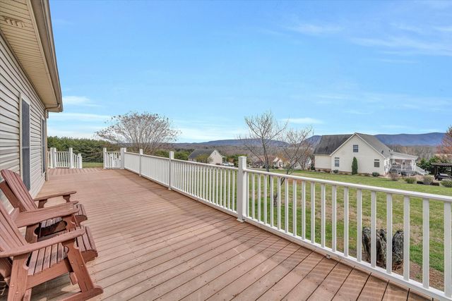 1158 Park Mountain TER, Huddleston, VA 24104