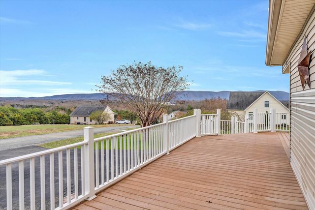 1158 Park Mountain TER, Huddleston, VA 24104