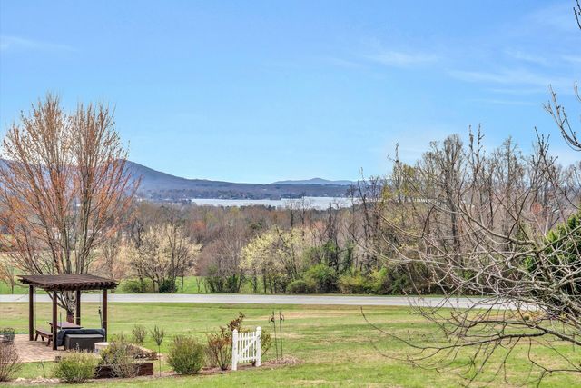1158 Park Mountain TER, Huddleston, VA 24104