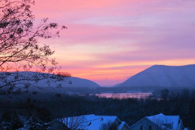 1158 Park Mountain TER, Huddleston, VA 24104