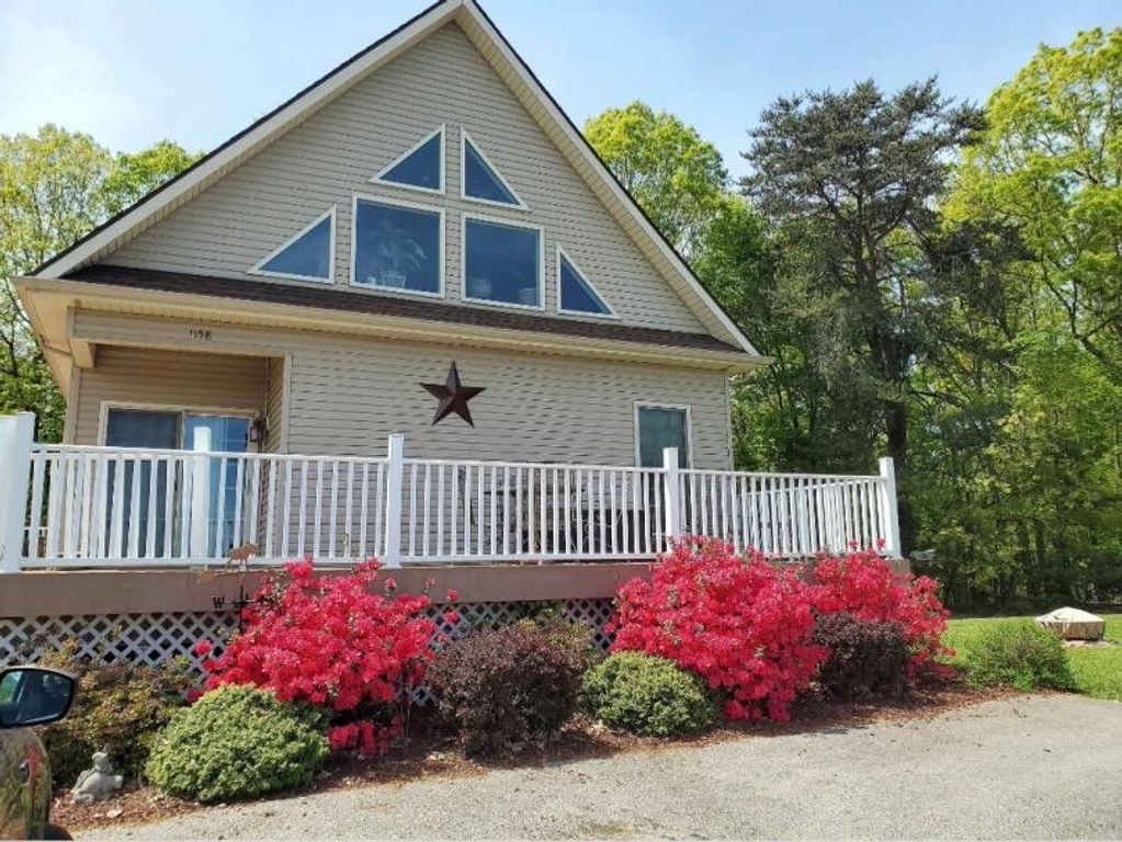 1158 Park Mountain TER, Huddleston, VA 24104