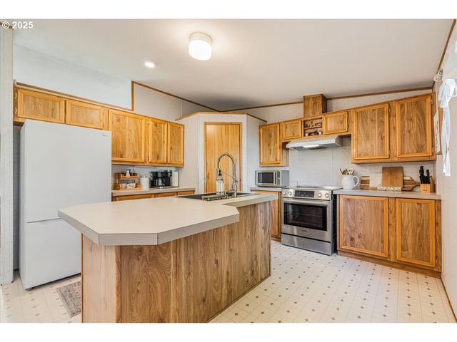 78527 POINT ADAMS Rd, Clatskanie, OR 97016