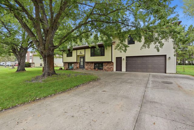1939 168th Avenue NE, Ham Lake, MN 55304