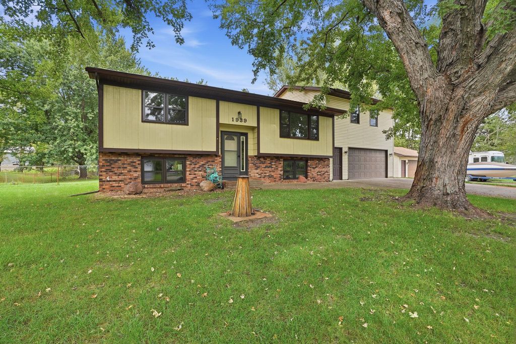 1939 168th Avenue NE, Ham Lake, MN 55304 — exterior