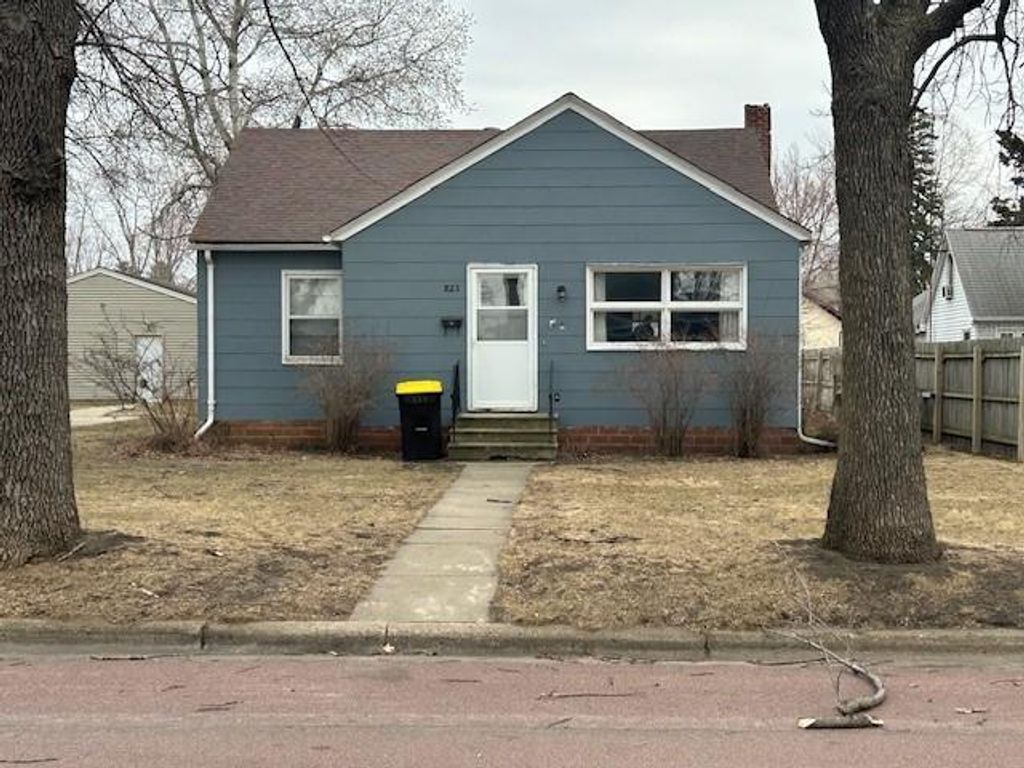 823 Columbus Avenue, Westbrook, MN 56183