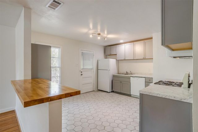 3645 E Washburn Avenue, Fort Worth, TX 76107