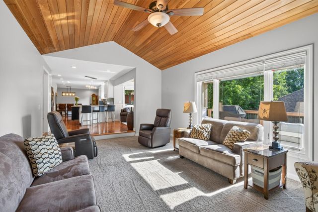 4283 Hillview Lane, Vadnais Heights, MN 55127