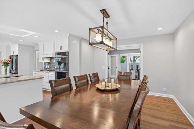 4283 Hillview Lane, Vadnais Heights, MN 55127