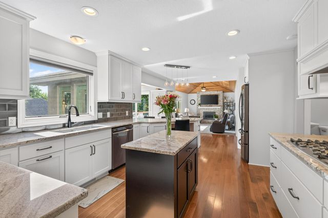 4283 Hillview Lane, Vadnais Heights, MN 55127