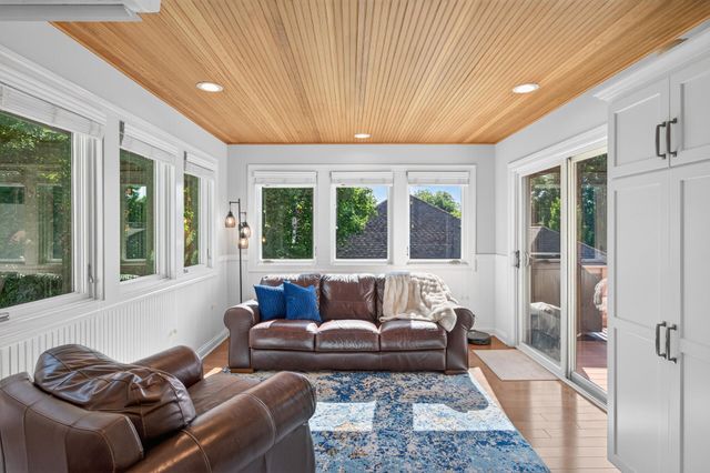 4283 Hillview Lane, Vadnais Heights, MN 55127