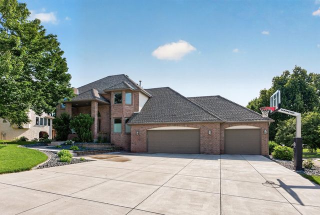 4283 Hillview Lane, Vadnais Heights, MN 55127