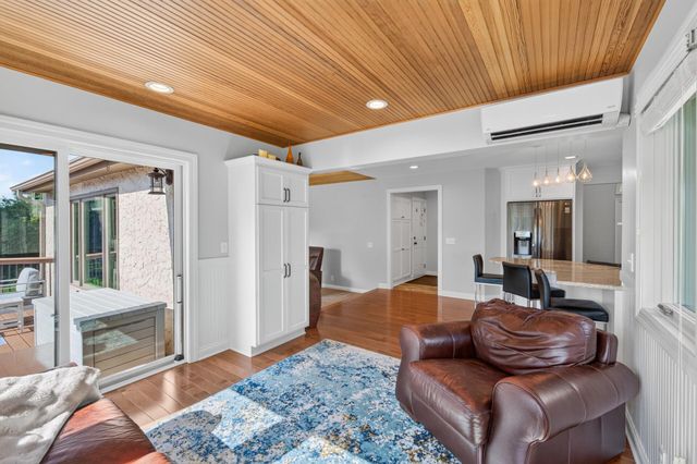 4283 Hillview Lane, Vadnais Heights, MN 55127