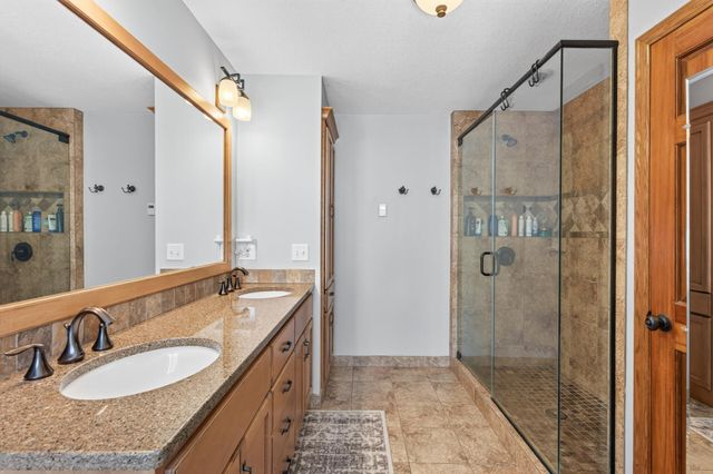 4283 Hillview Lane, Vadnais Heights, MN 55127