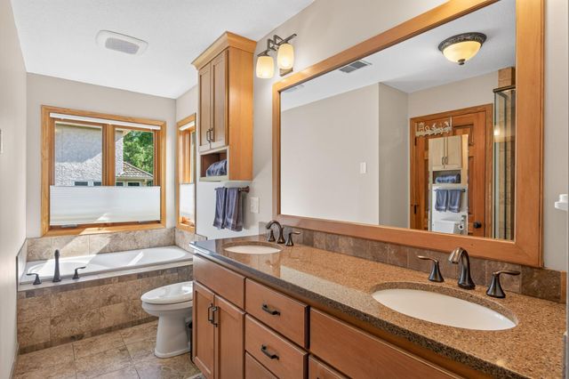 4283 Hillview Lane, Vadnais Heights, MN 55127