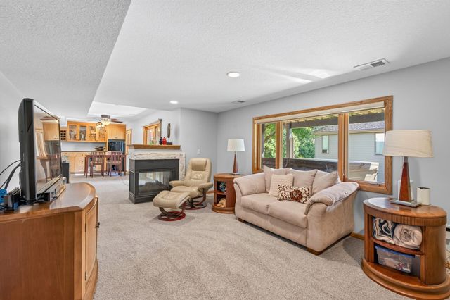 4283 Hillview Lane, Vadnais Heights, MN 55127