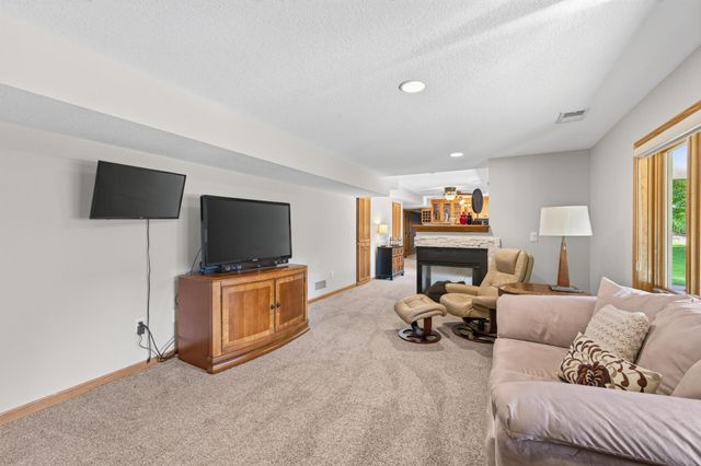 4283 Hillview Lane, Vadnais Heights, MN 55127