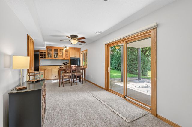 4283 Hillview Lane, Vadnais Heights, MN 55127