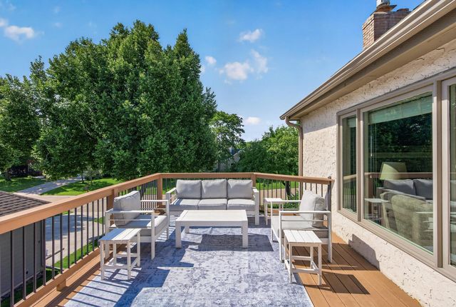 4283 Hillview Lane, Vadnais Heights, MN 55127