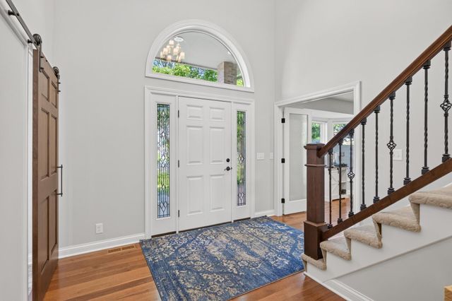 4283 Hillview Lane, Vadnais Heights, MN 55127